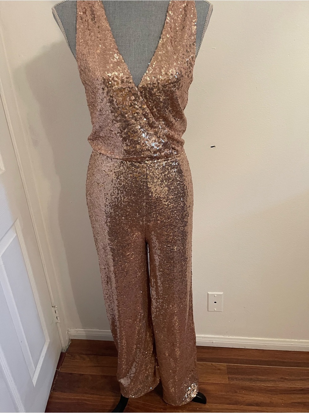 superdown Rose Gold Sequin V-Neck Wide-Leg Jumpsuit. Size Small